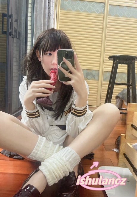 ishulancz123 sexy pornstar img