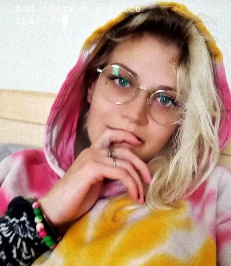 Caroline Haas model pornographic photo