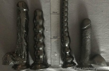 marywillows naked star pic