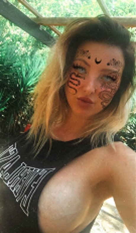 Annie Anarchy nice actress pic