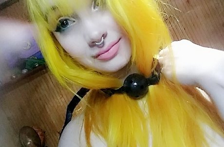 Empresselfiie model erotic image