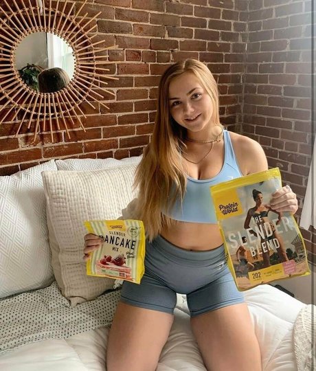 Marina Brooks model art picture