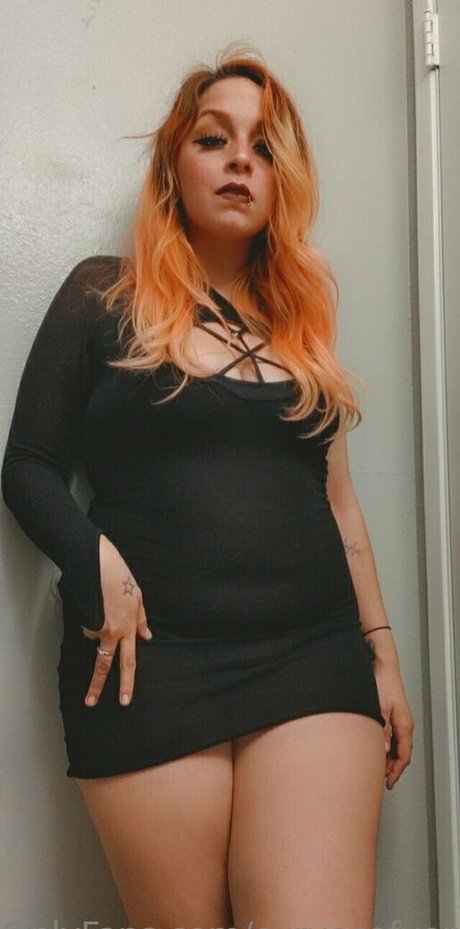 curvesofvenus adult model picture