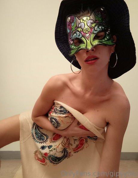 gipsyblu model best picture