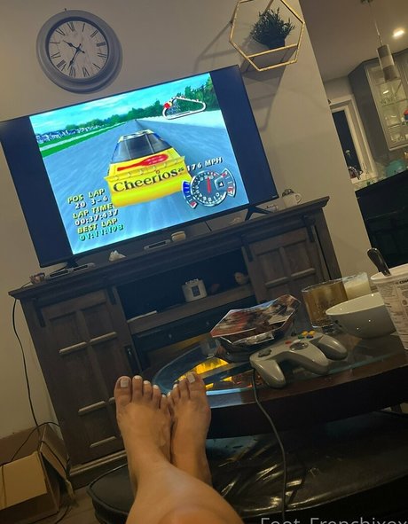 foot frenchixox model beautiful photo