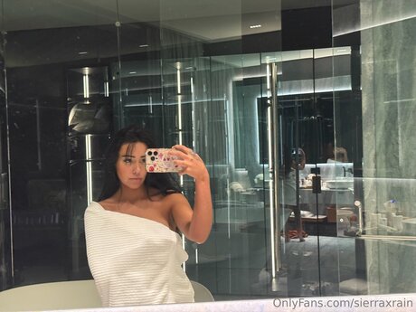 sierraxrain sexy actress img