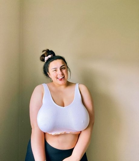 Jazminealeahh perfect model img