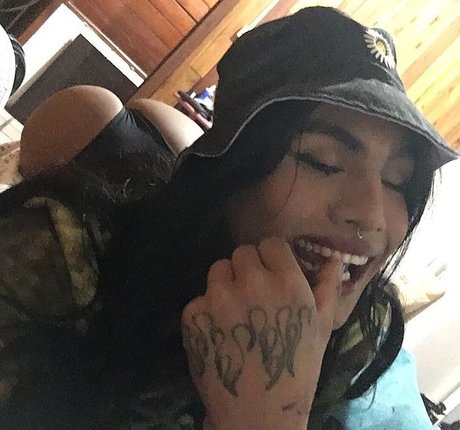 Victoria Angel nude star photo