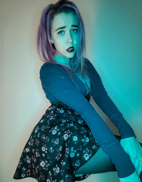 enicat model pornographic photos