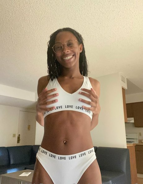 blackandyellownsfw erotic pornstar image