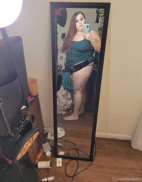 curvestodiefor model erotic archive