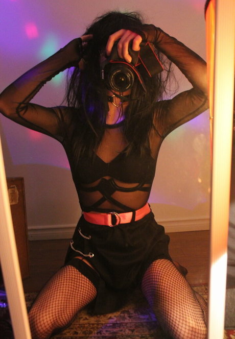 tinysexilexi666 pornstar adult pictures