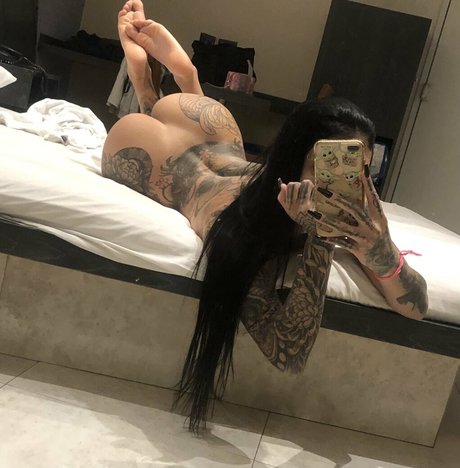 Thayna Crispim model art pic