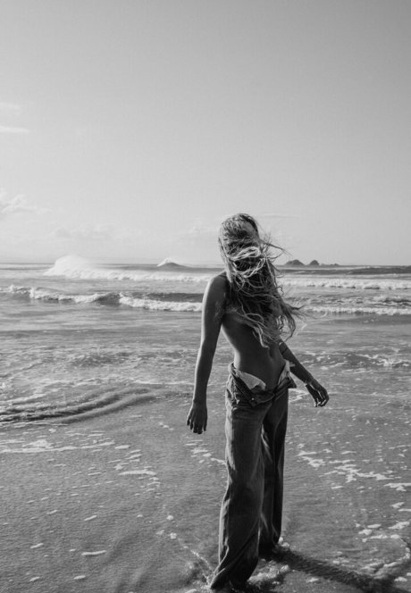 Sjana Elise Earp naked star pictures