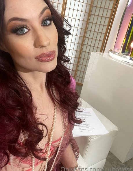 cultofjess naked model photo