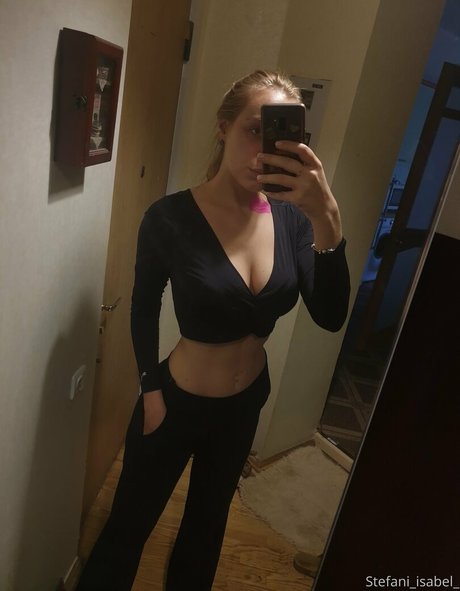 stefani isabel_ naked model images