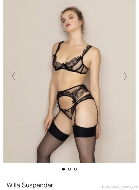 monawalesxxx pornstar naked pic