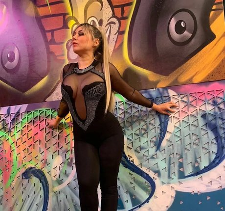 Nina Windy model adult picture