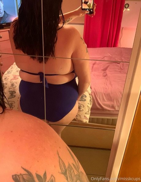 misskcups exclusive model photos