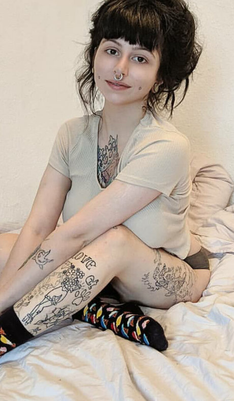 Zainab model pretty photos