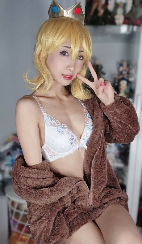 MikanCos model nude images