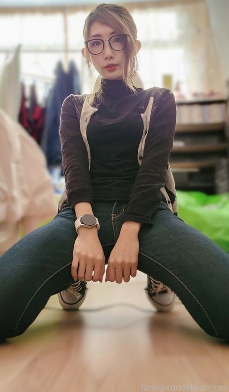 MikanCos adult model photos