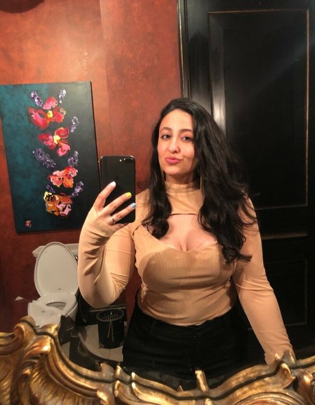 Nicole Enayati model erotic pics