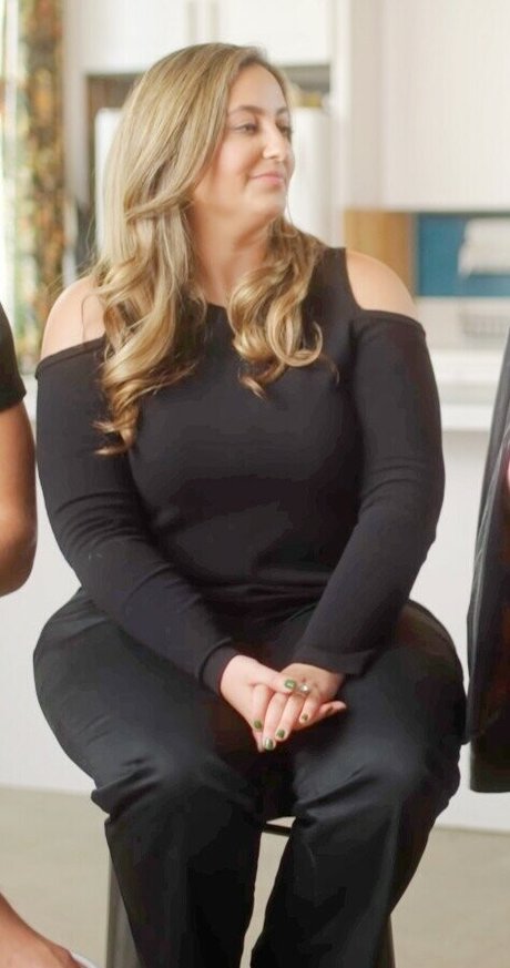 Nicole Enayati top model pic