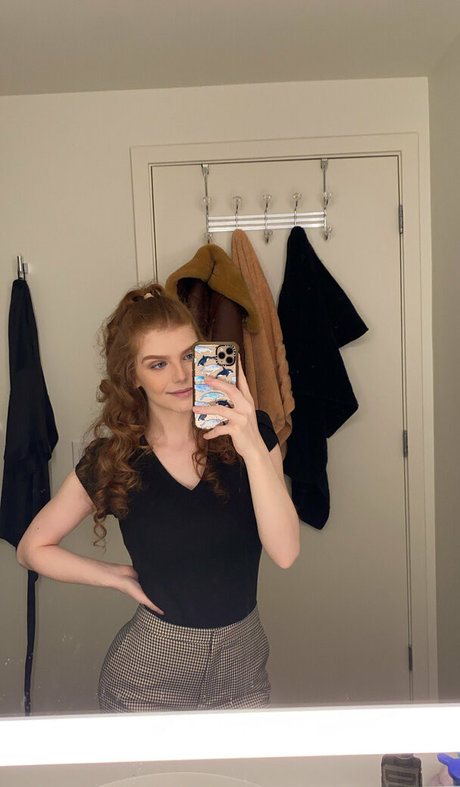 sexyredinbed pornstar art img