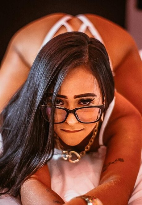 ElaineCrys nude pornstar photos