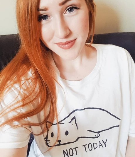 Julia Nilon model beautiful images