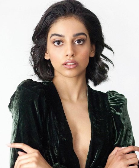 Banita Sandhu high quality actress photo