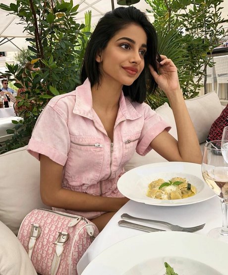 Banita Sandhu pornstar pretty pictures