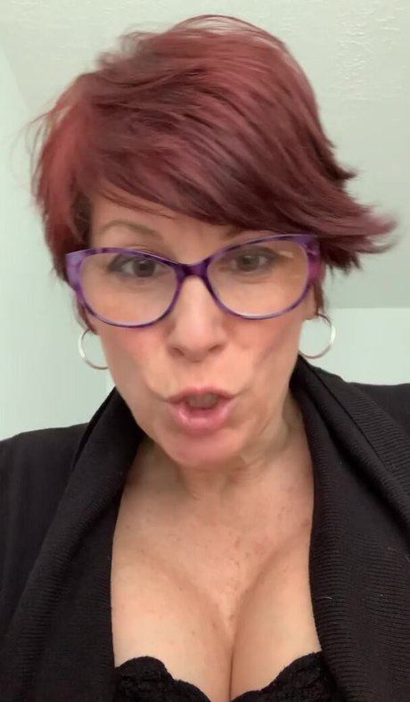 Luna Mons erotic actress pic