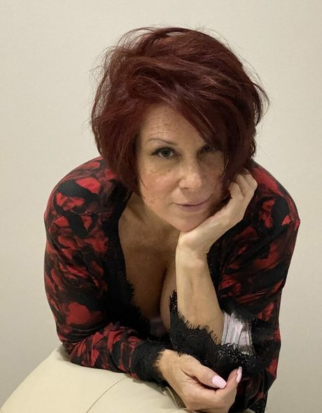 Luna Mons xxx model photo