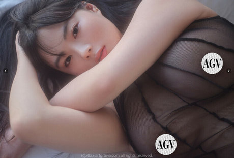 Leehee Roah art model pictures