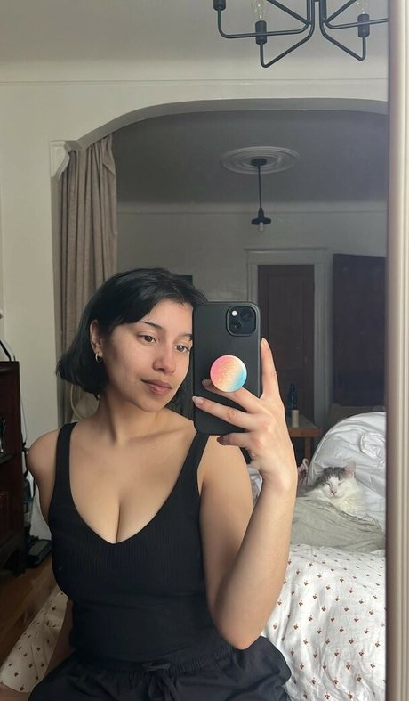 vymysela nudes actress image