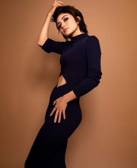 Daniella Pineda model art picture