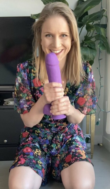 Demis Kitchen pornstar hd img