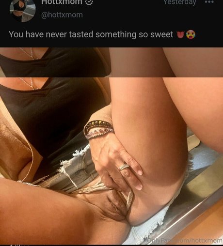 Hottxmom sexy pornstar pic