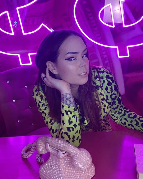 Suzy Berhow star erotic pics