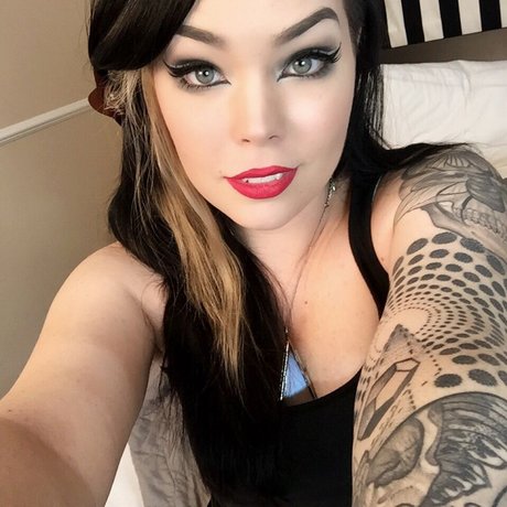 Suzy Berhow pornstar nude images