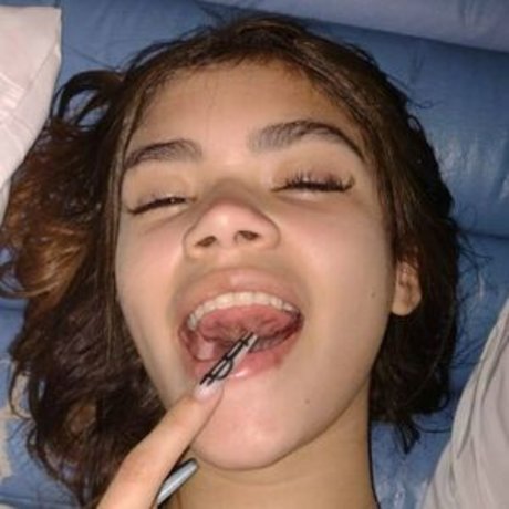 Isa buzz06 star nude image