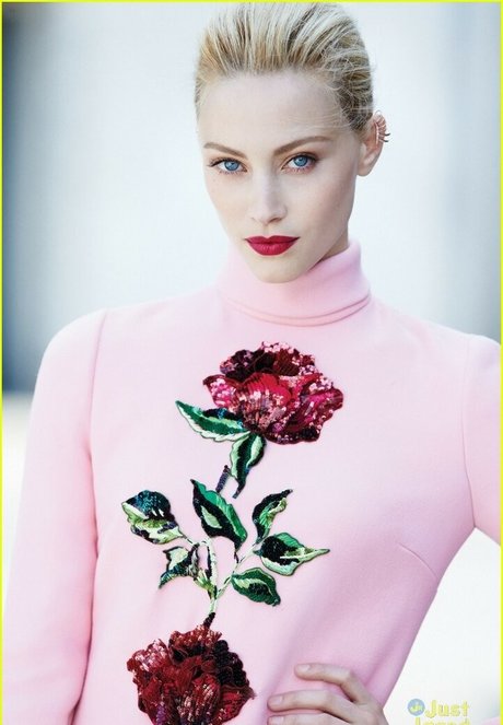 Sarah Gadon star hot img