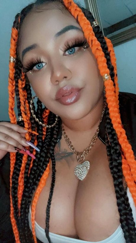 Cinnamon Bunnz high quality model photos