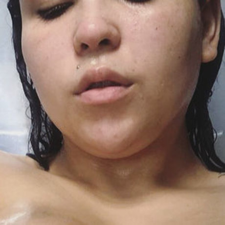 Leishla Gomez art model pictures