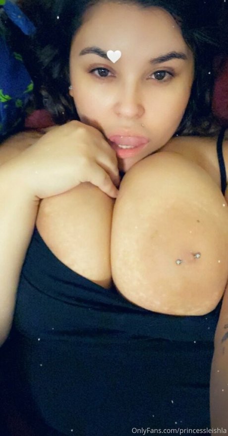 Leishla Gomez naked model image