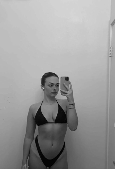 Abryancat model pretty photo