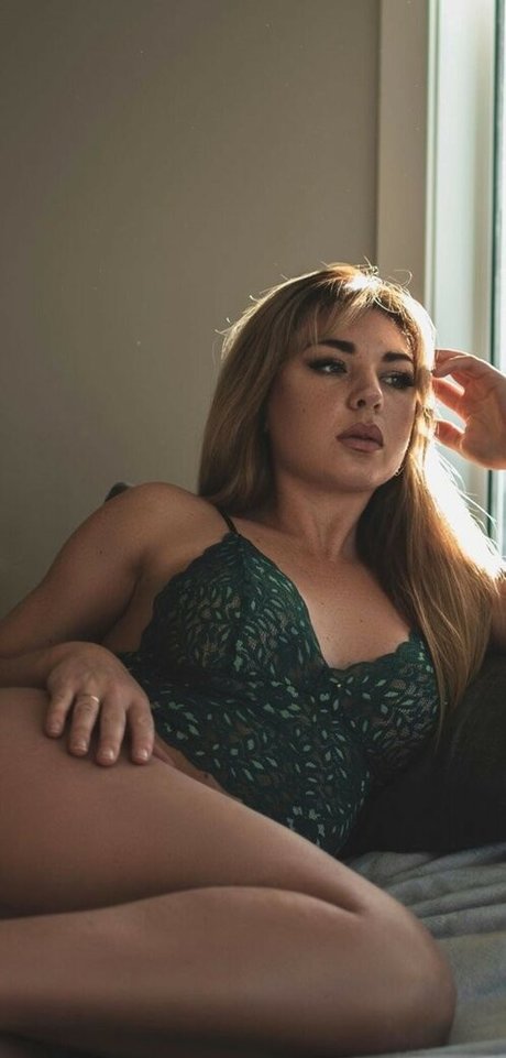 elysecamille hot star pic