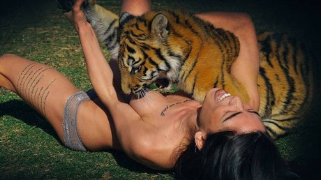 Didem Dinc pretty pornstar photo